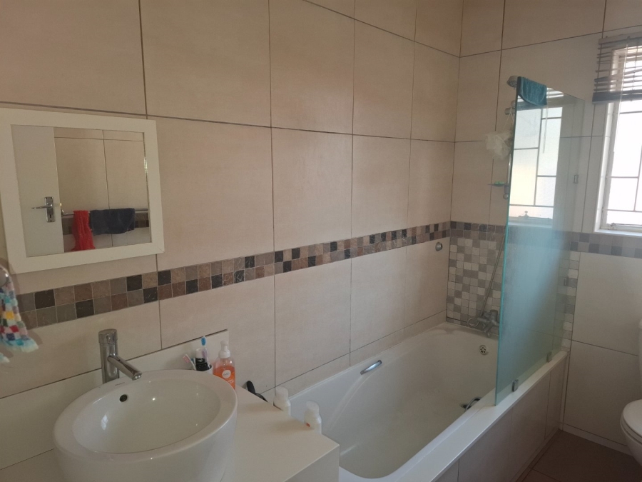3 Bedroom Property for Sale in Birchleigh Gauteng