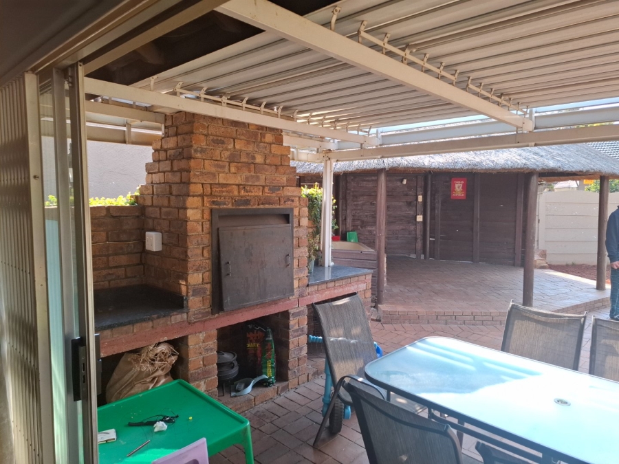 3 Bedroom Property for Sale in Birchleigh Gauteng