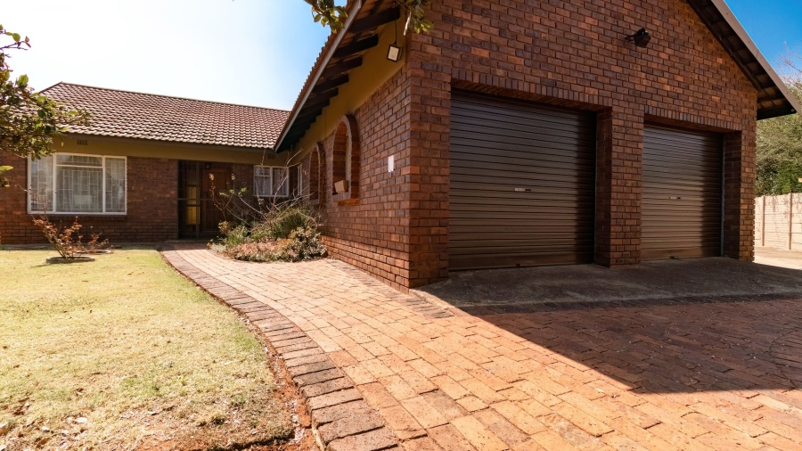 3 Bedroom Property for Sale in Birchleigh Gauteng
