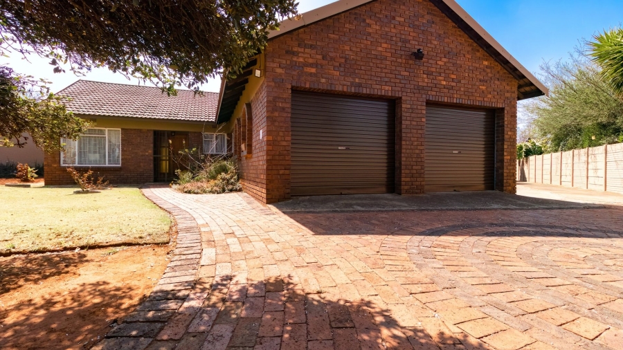3 Bedroom Property for Sale in Birchleigh Gauteng