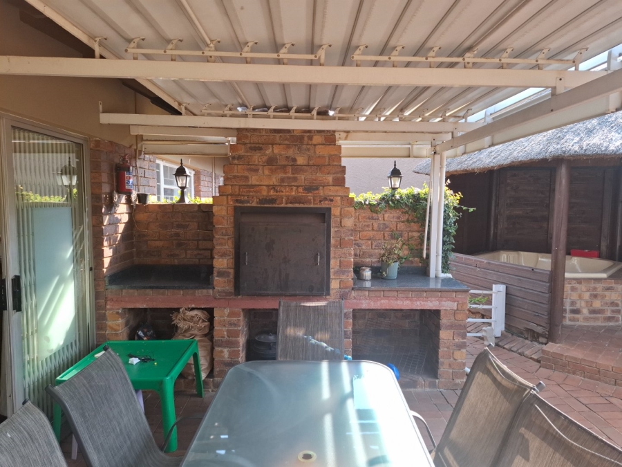 3 Bedroom Property for Sale in Birchleigh Gauteng