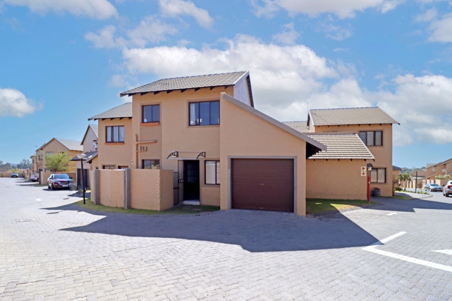 2 Bedroom Property for Sale in Noordwyk Gauteng