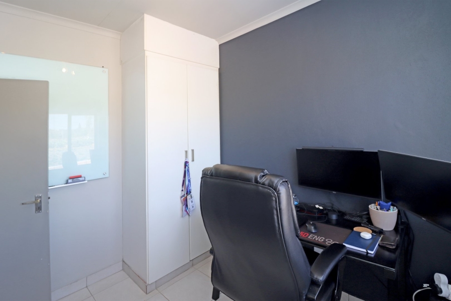 2 Bedroom Property for Sale in Noordwyk Gauteng