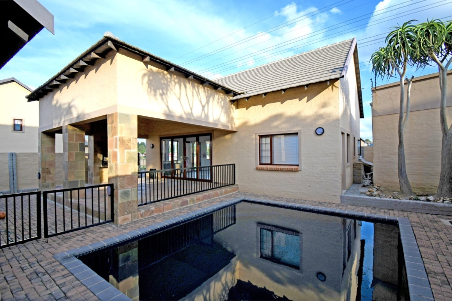 2 Bedroom Property for Sale in Noordwyk Gauteng