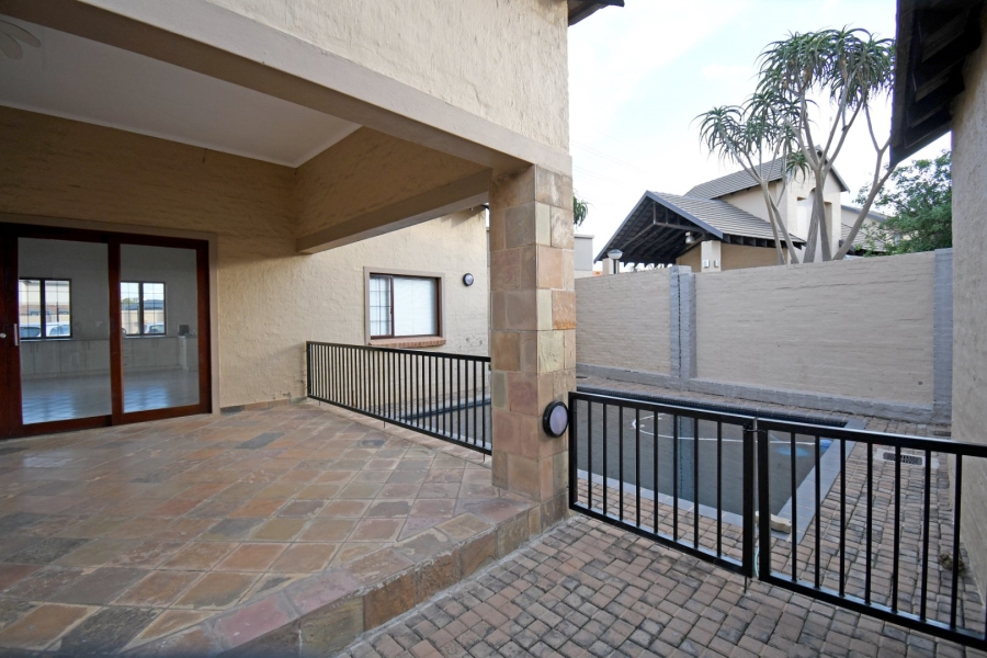 2 Bedroom Property for Sale in Noordwyk Gauteng