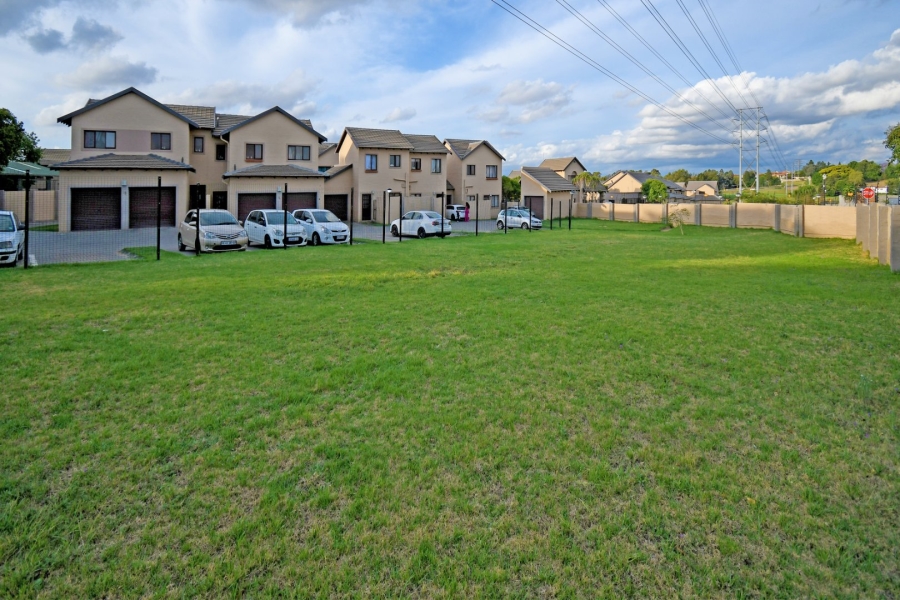 2 Bedroom Property for Sale in Noordwyk Gauteng