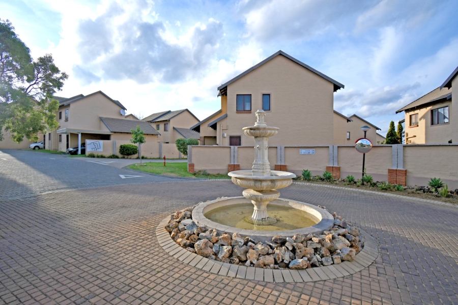 2 Bedroom Property for Sale in Noordwyk Gauteng