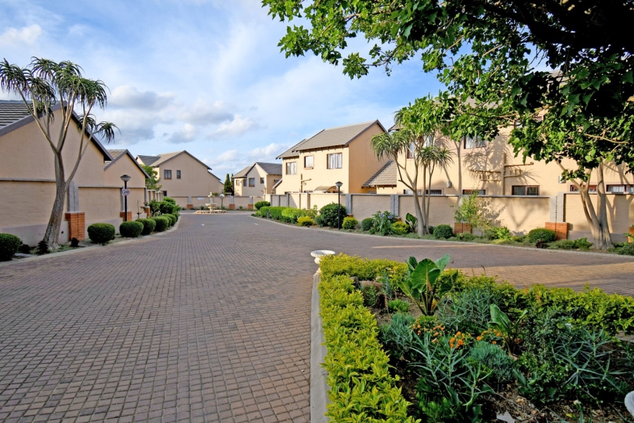 2 Bedroom Property for Sale in Noordwyk Gauteng