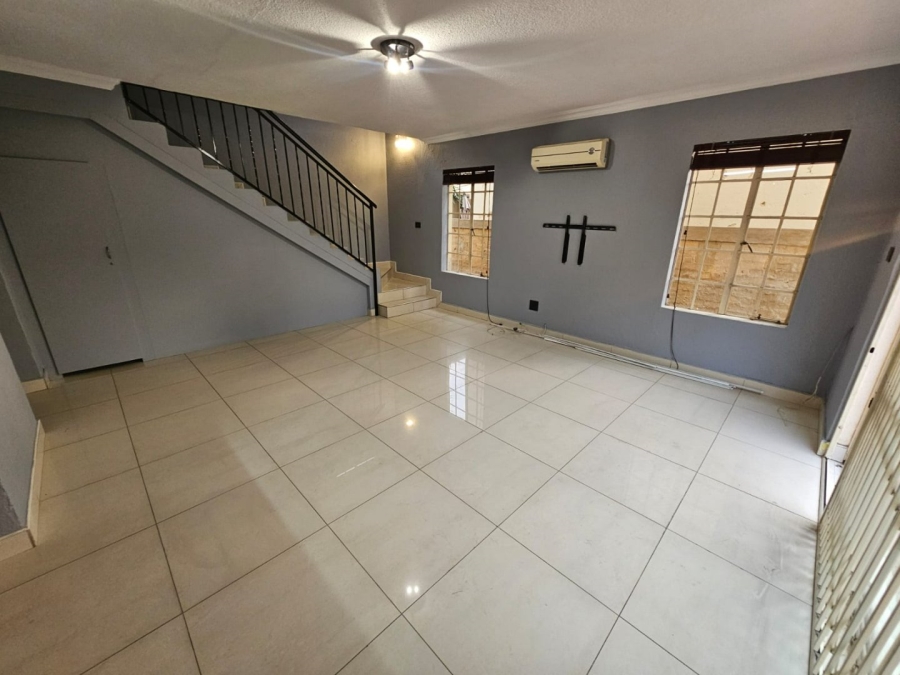 To Let 3 Bedroom Property for Rent in Heuwelsig Estate Gauteng
