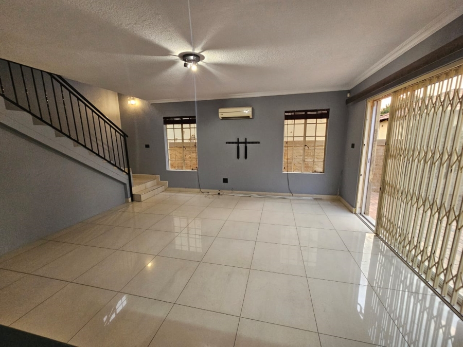 To Let 3 Bedroom Property for Rent in Heuwelsig Estate Gauteng