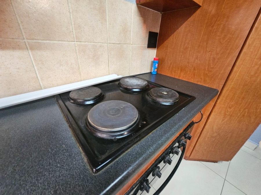 To Let 3 Bedroom Property for Rent in Heuwelsig Estate Gauteng