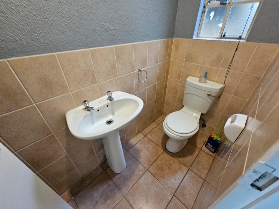 To Let 3 Bedroom Property for Rent in Heuwelsig Estate Gauteng
