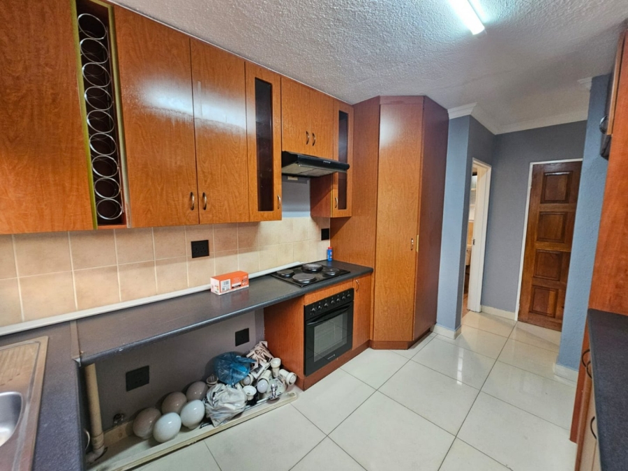To Let 3 Bedroom Property for Rent in Heuwelsig Estate Gauteng