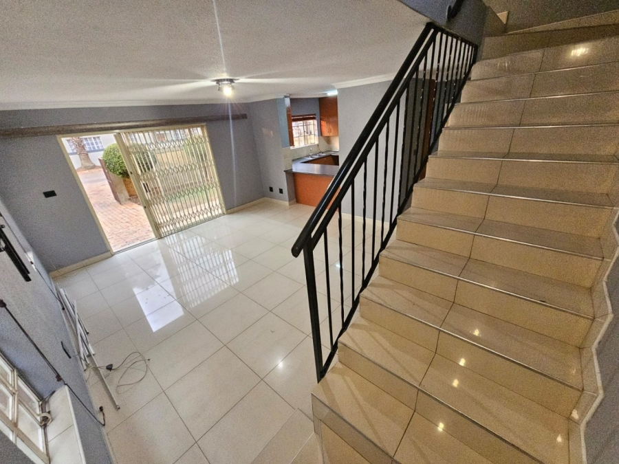 To Let 3 Bedroom Property for Rent in Heuwelsig Estate Gauteng