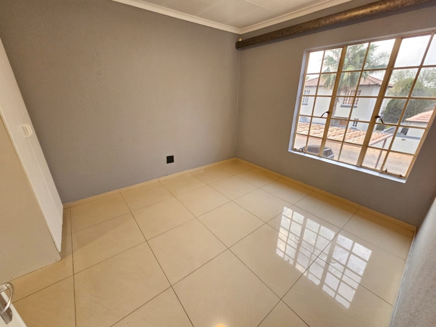 To Let 3 Bedroom Property for Rent in Heuwelsig Estate Gauteng