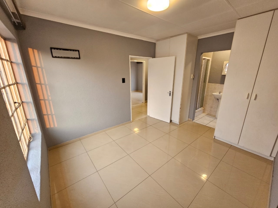 To Let 3 Bedroom Property for Rent in Heuwelsig Estate Gauteng