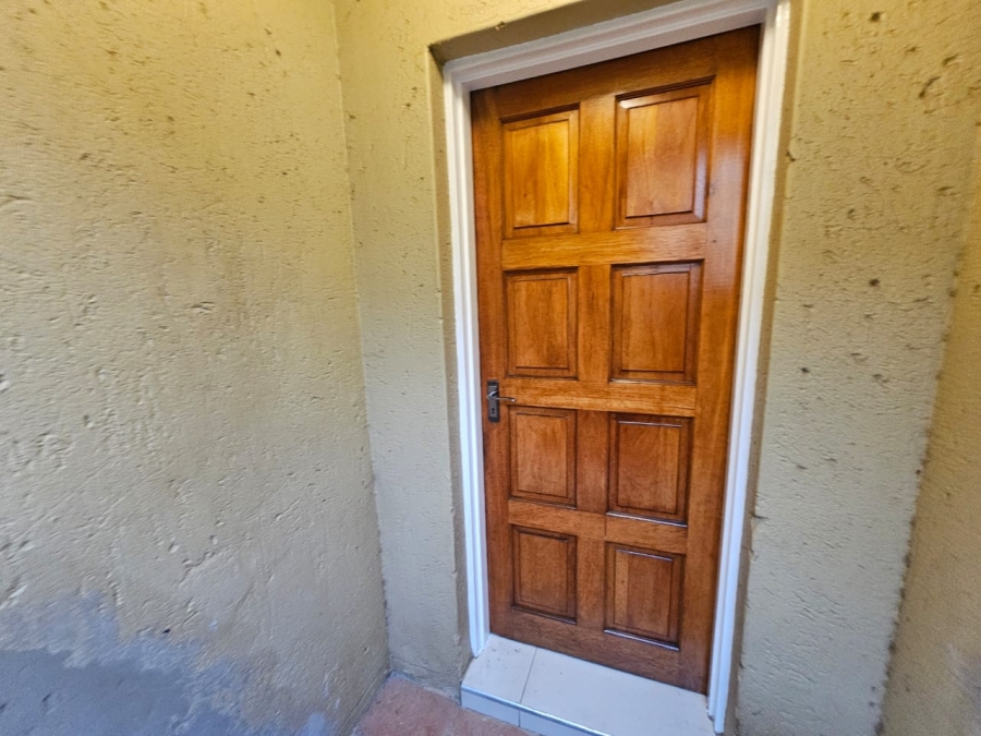To Let 3 Bedroom Property for Rent in Heuwelsig Estate Gauteng