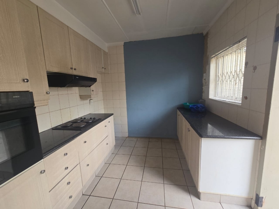 5 Bedroom Property for Sale in Wychwood Gauteng
