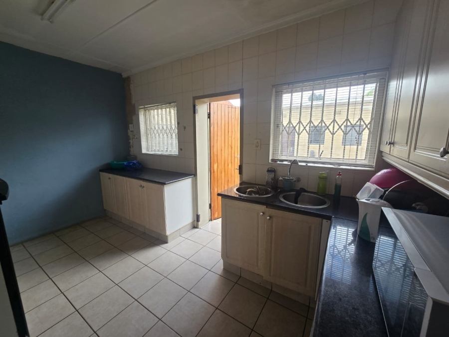 5 Bedroom Property for Sale in Wychwood Gauteng