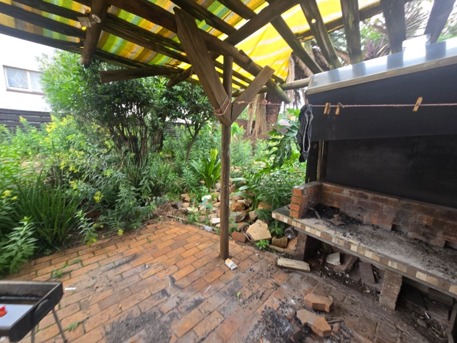 5 Bedroom Property for Sale in Wychwood Gauteng