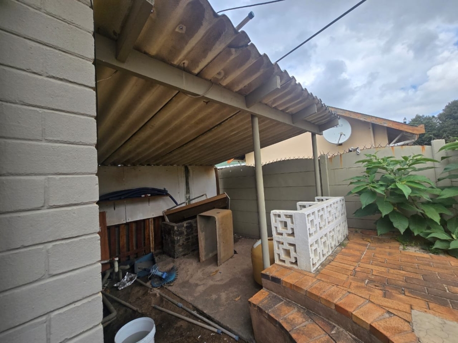 5 Bedroom Property for Sale in Wychwood Gauteng
