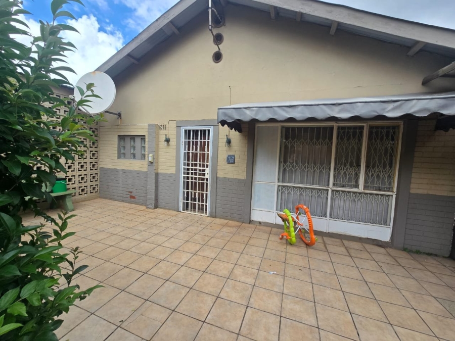 5 Bedroom Property for Sale in Wychwood Gauteng