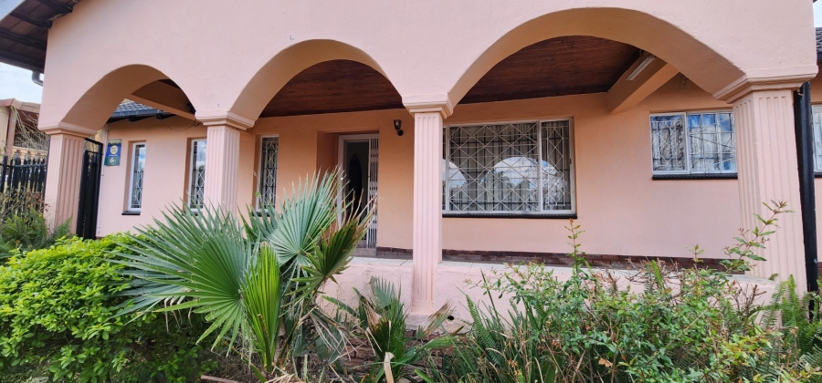 4 Bedroom Property for Sale in Laudium Gauteng
