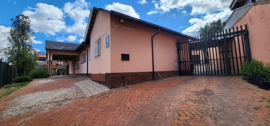 4 Bedroom Property for Sale in Laudium Gauteng