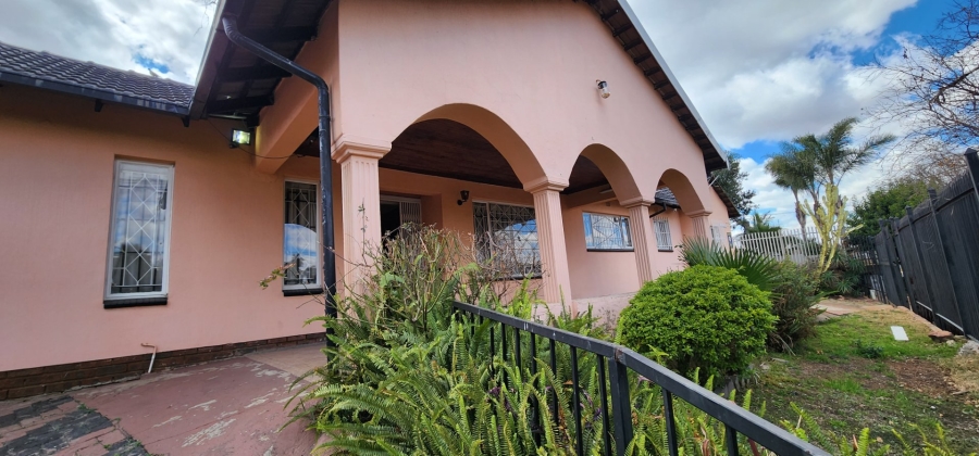 4 Bedroom Property for Sale in Laudium Gauteng