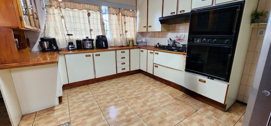 4 Bedroom Property for Sale in Laudium Gauteng