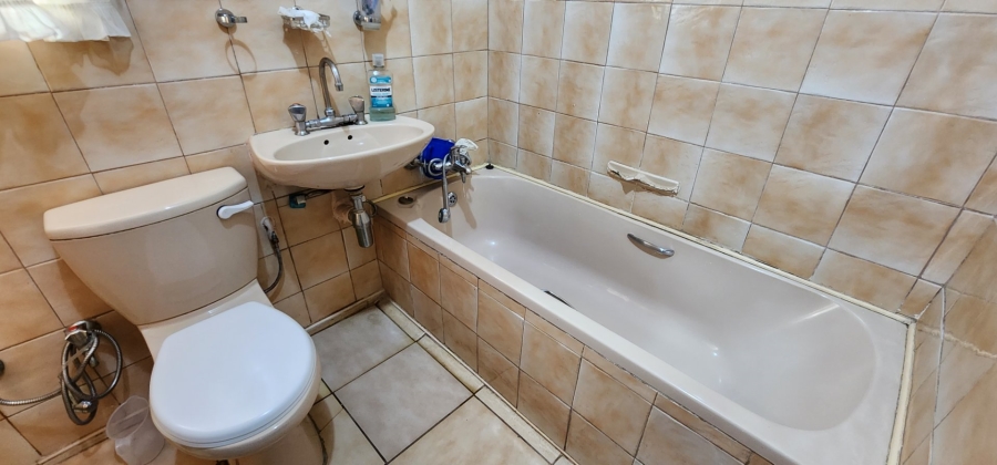 4 Bedroom Property for Sale in Laudium Gauteng