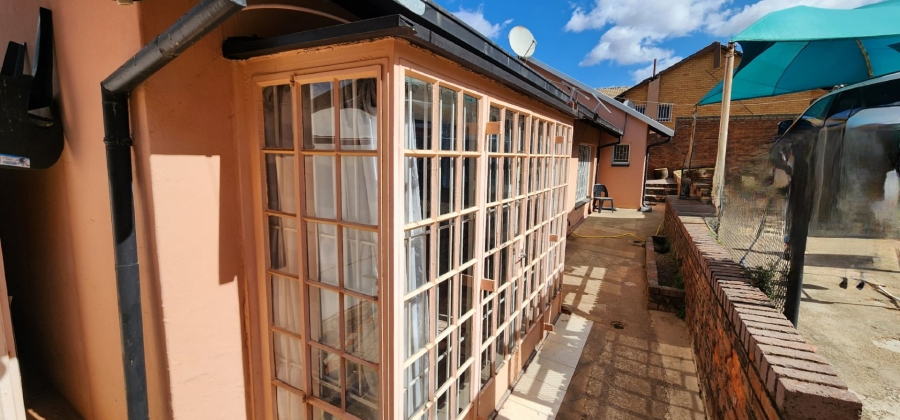 4 Bedroom Property for Sale in Laudium Gauteng