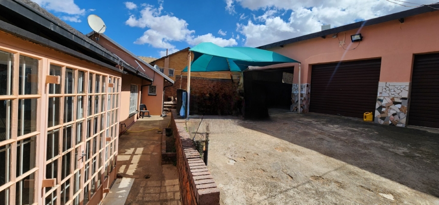 4 Bedroom Property for Sale in Laudium Gauteng