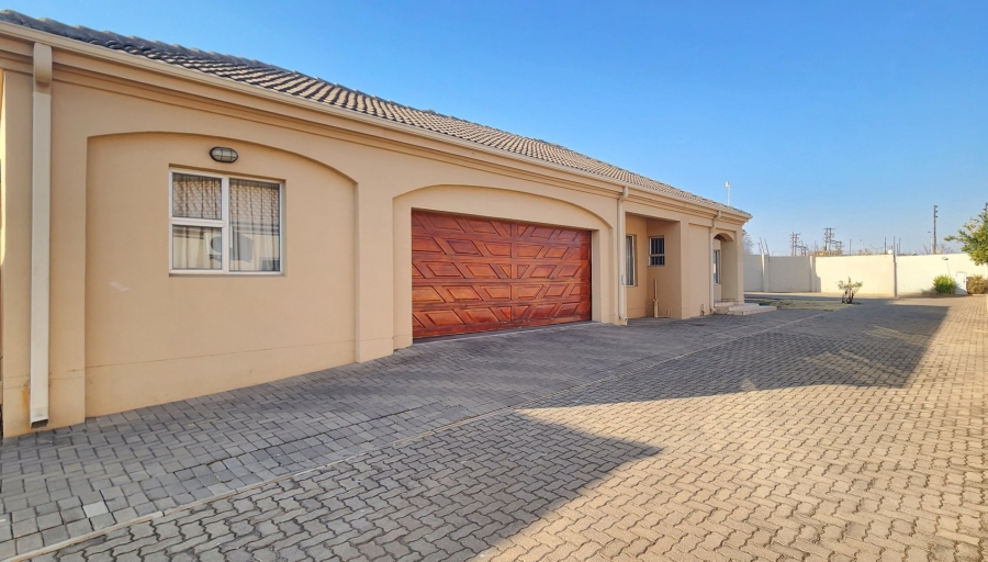 4 Bedroom Property for Sale in Erasmia Gauteng