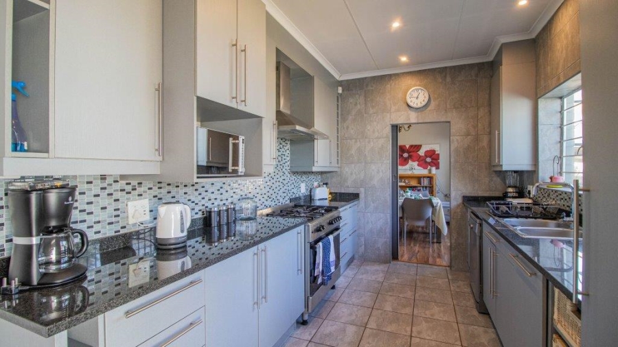 3 Bedroom Property for Sale in Edleen Gauteng