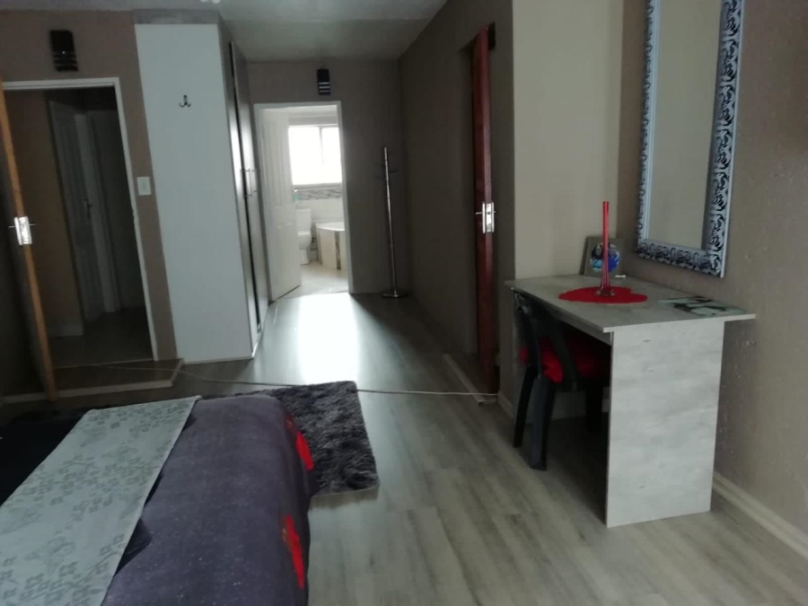 11 Bedroom Property for Sale in Rangeview Gauteng