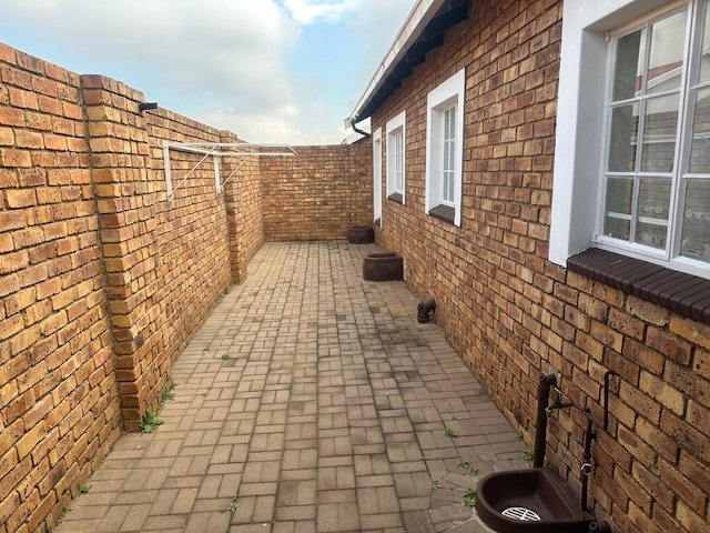 2 Bedroom Property for Sale in Wilro Park Gauteng