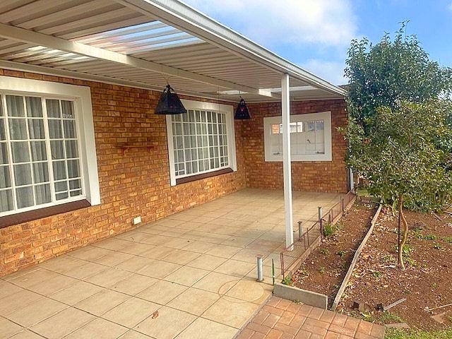 2 Bedroom Property for Sale in Wilro Park Gauteng