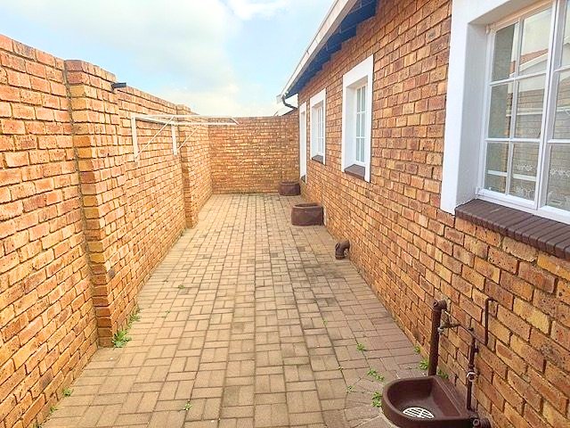 2 Bedroom Property for Sale in Wilro Park Gauteng