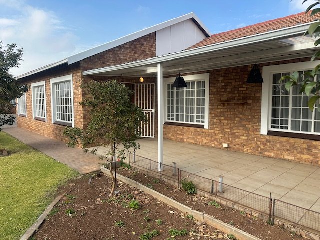 2 Bedroom Property for Sale in Wilro Park Gauteng