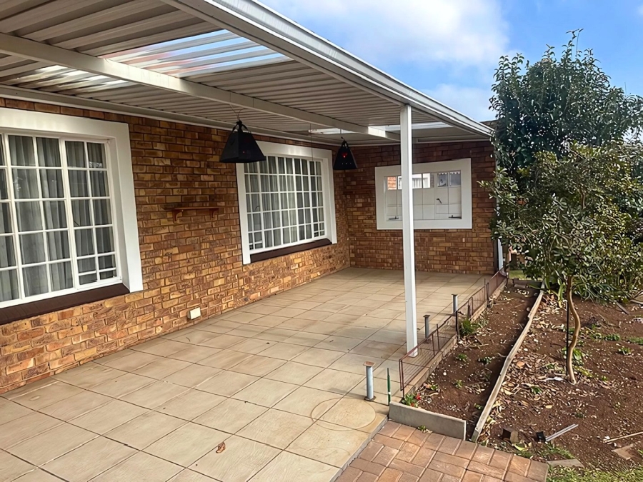 2 Bedroom Property for Sale in Wilro Park Gauteng