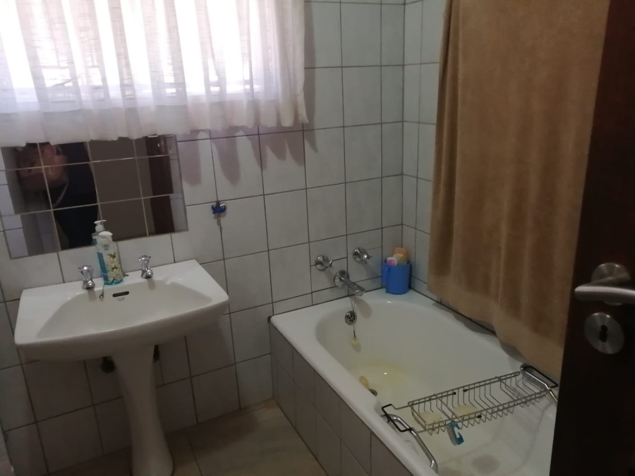3 Bedroom Property for Sale in Eldoraigne Gauteng