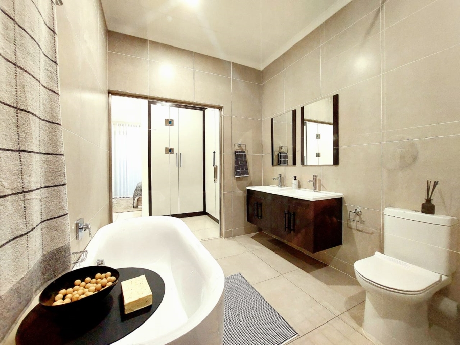 3 Bedroom Property for Sale in Bramley North Gauteng