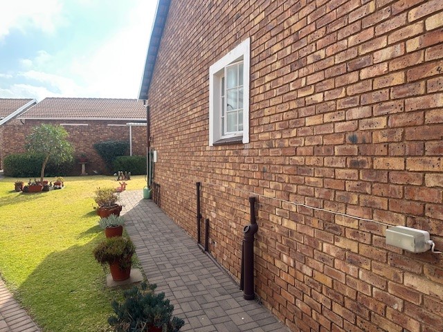 2 Bedroom Property for Sale in Wilro Park Gauteng