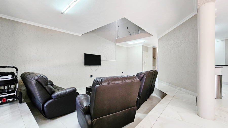 6 Bedroom Property for Sale in Arcon Park Gauteng