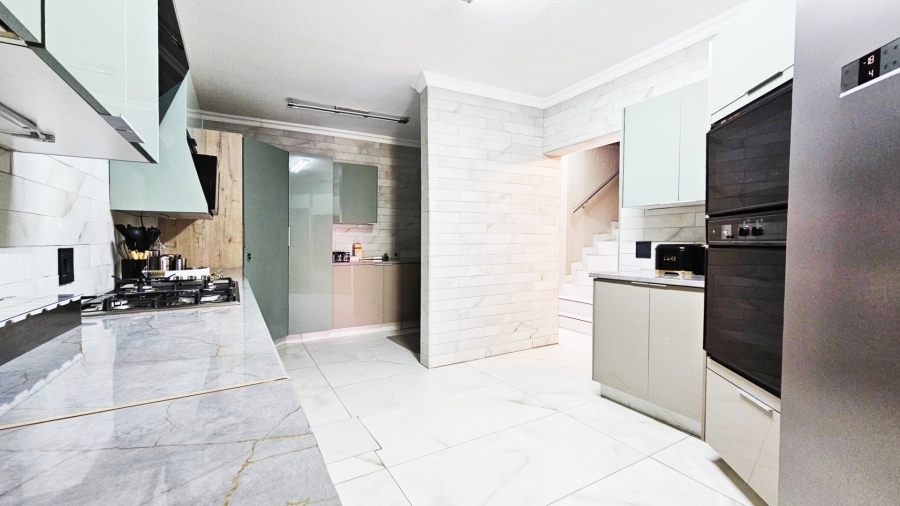 6 Bedroom Property for Sale in Arcon Park Gauteng