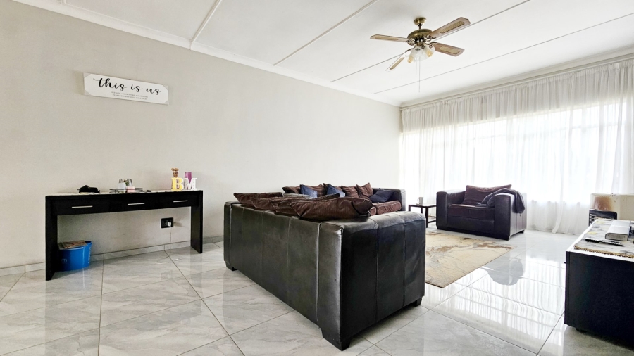 3 Bedroom Property for Sale in Three Rivers Proper Gauteng