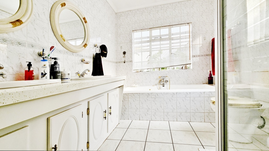 3 Bedroom Property for Sale in Three Rivers Proper Gauteng