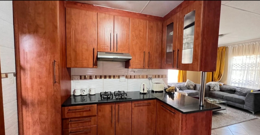 3 Bedroom Property for Sale in Kirkney Gauteng