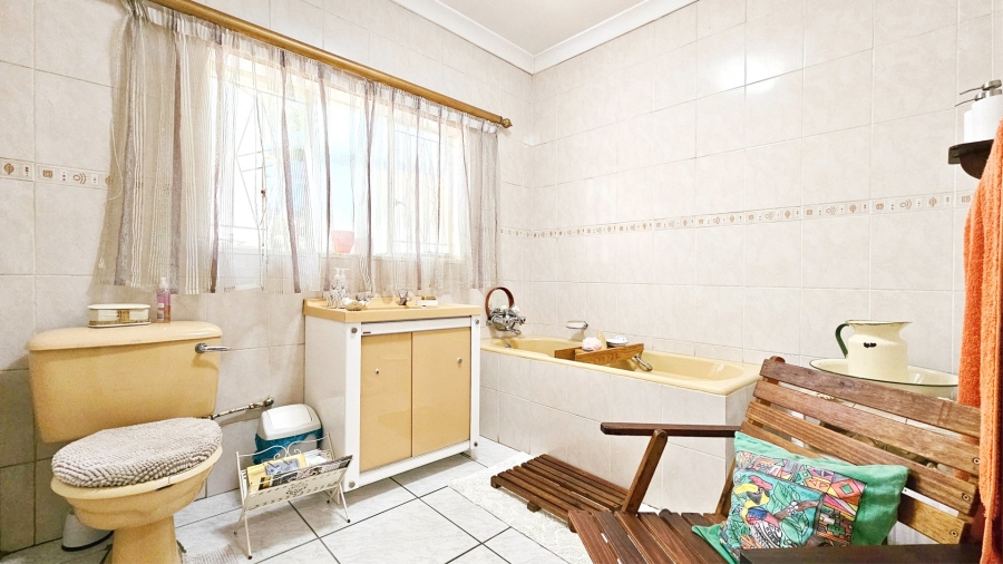 5 Bedroom Property for Sale in Roodia Gauteng